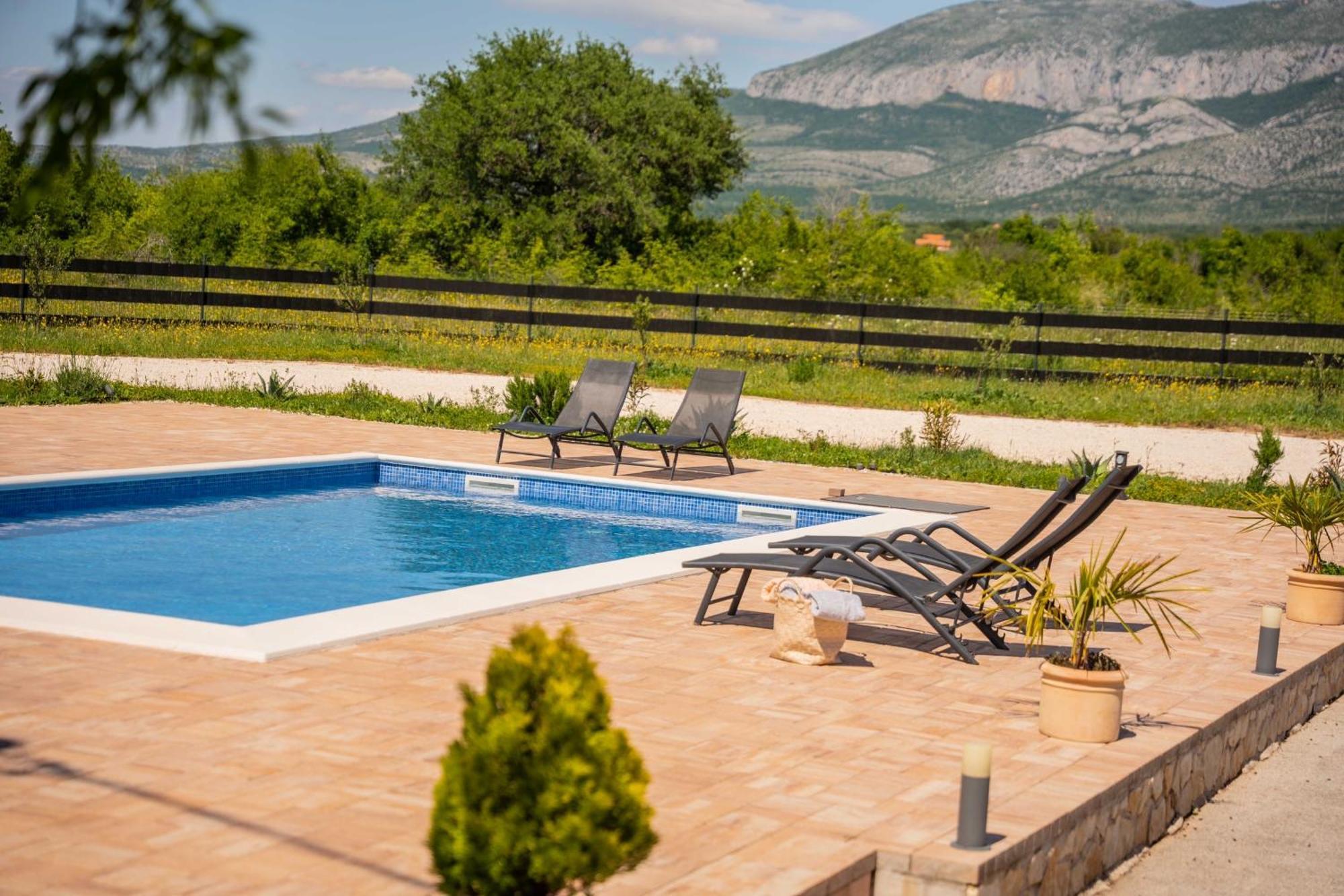 Iris Holiday Home Trbounje Ngoại thất bức ảnh