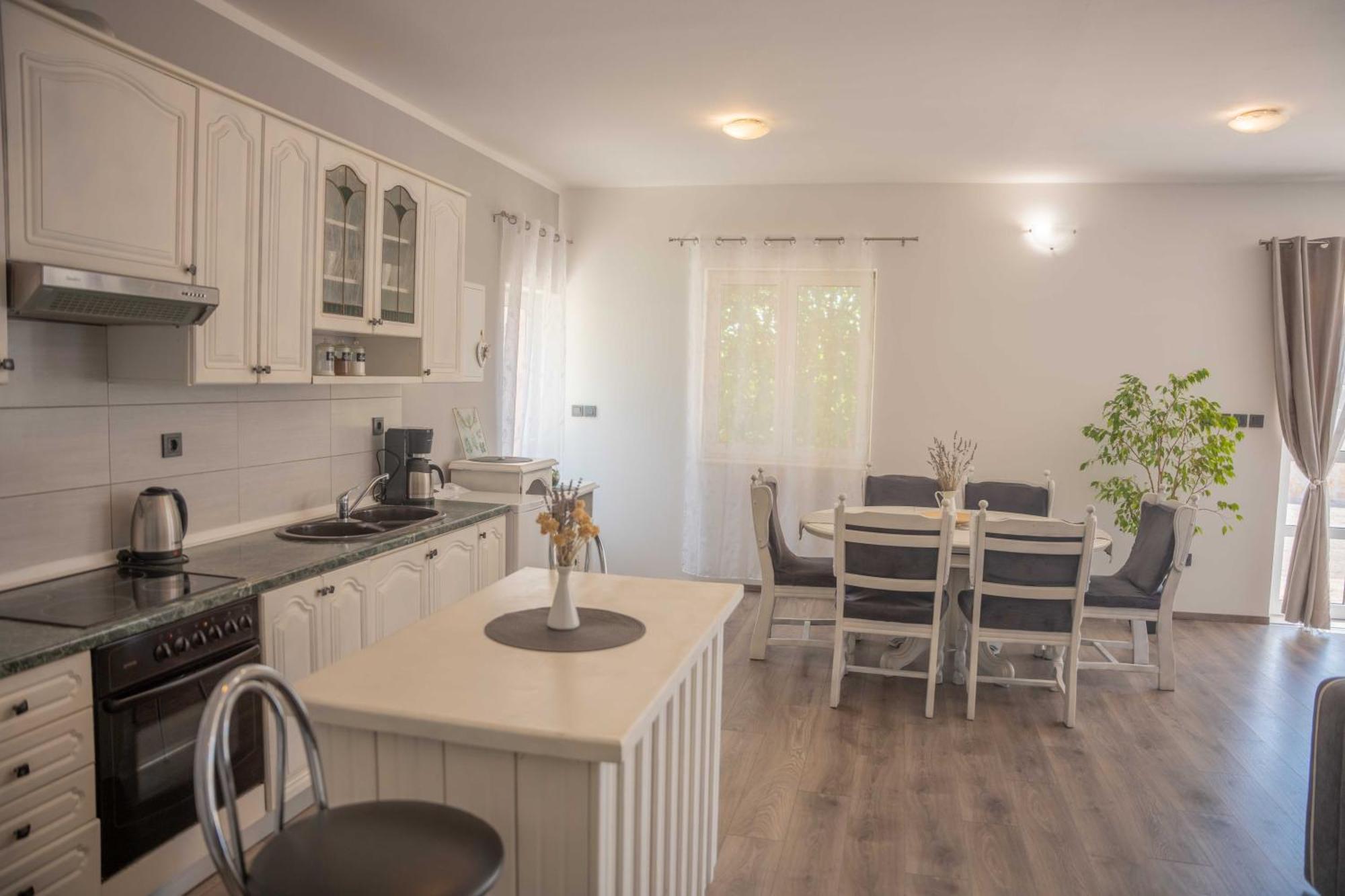 Iris Holiday Home Trbounje Ngoại thất bức ảnh
