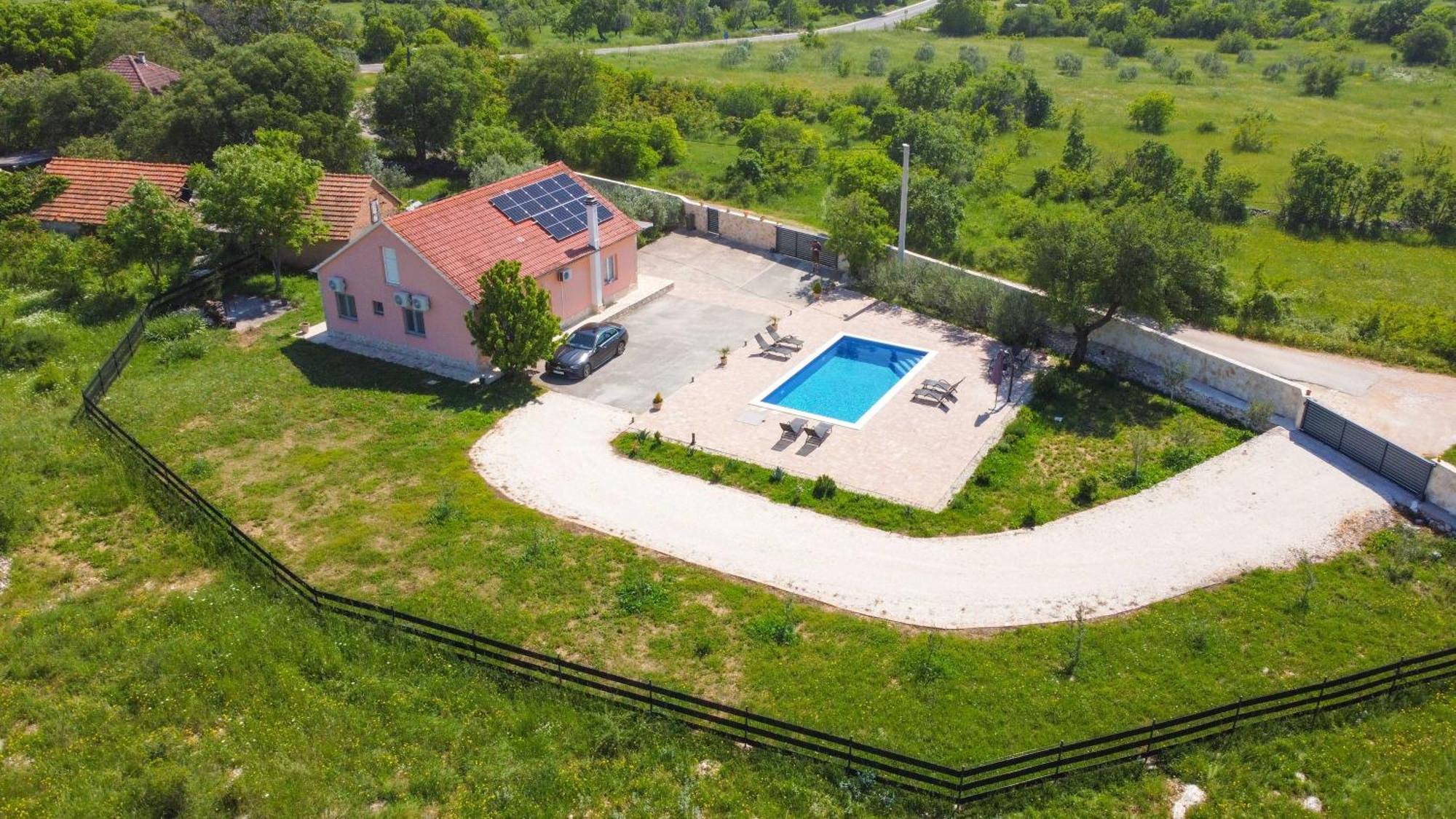 Iris Holiday Home Trbounje Ngoại thất bức ảnh